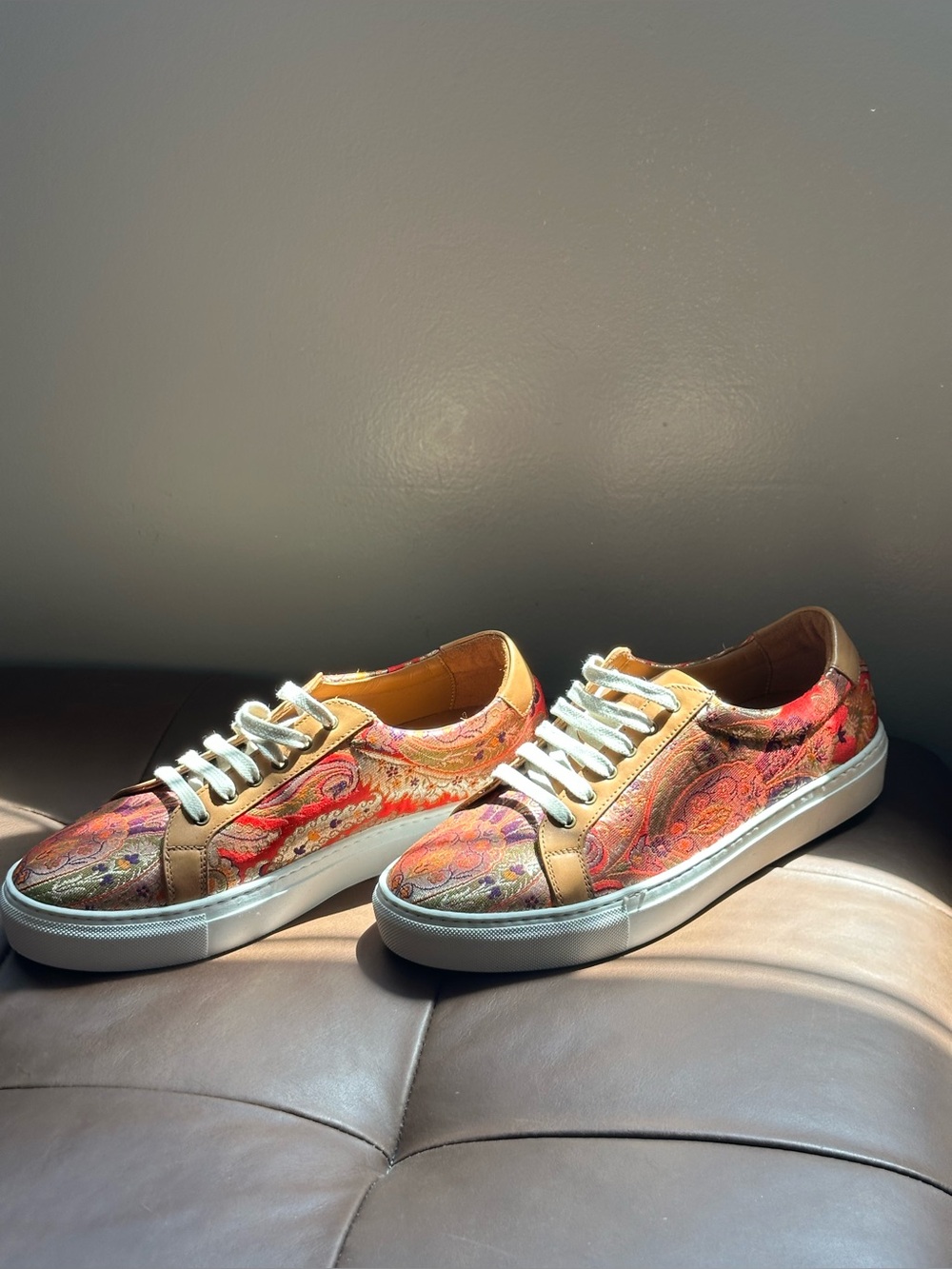 Taft Men's Paisley Sneakers in Red, Purple, Tan and White Rare - Picture 2 of 4